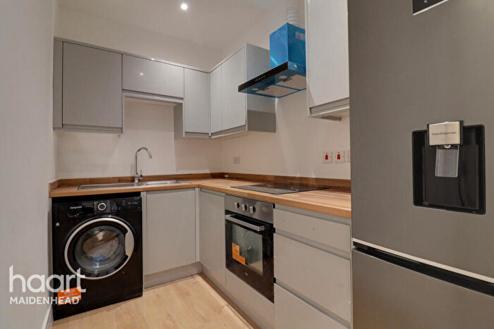 2 Bedroom Flat To Rent In High Street, Maidenhead, SL6