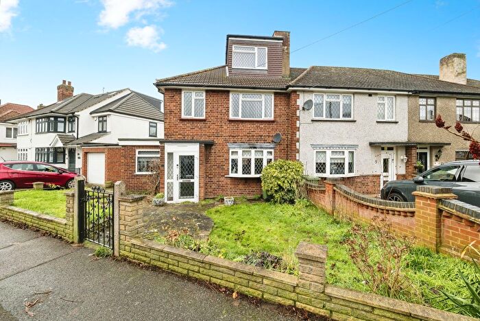 3 Bedroom End Terrace House For Sale In Benhurst Avenue, Hornchurch, RM12