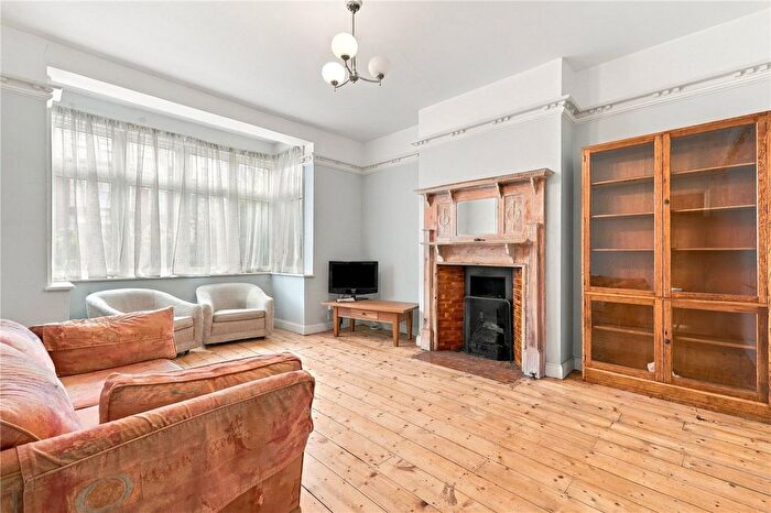 3 Bedroom End Of Terrace House For Sale In Tooting Bec Road, London, SW17