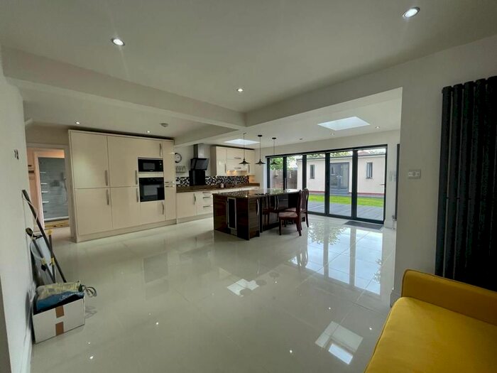 4 Bedroom Terraced House To Rent In Curzon Crescent, Barking, IG11