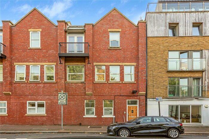 2 Bedroom Apartment To Rent In Yukon Road, London, SW12