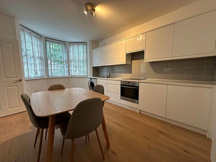 3 Bedroom Flat To Rent In Portland Street, Walworth Village, London, SE17