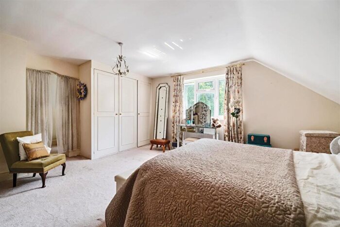 5 Bedroom Detached House For Sale In Kenilworth Road, Fleet, GU51