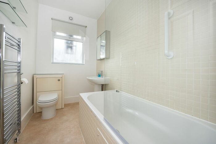1 Bedroom Maisonette To Rent In Burton Road, Kingston Upon Thames, KT2