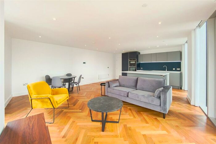 2 Bedroom Apartment To Rent In East Tower, Owen Street, M15