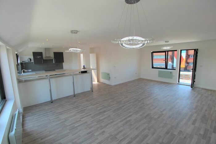 3 Bedroom Flat To Rent In Oliver House, Selhurst Road, South Norwood, SE25