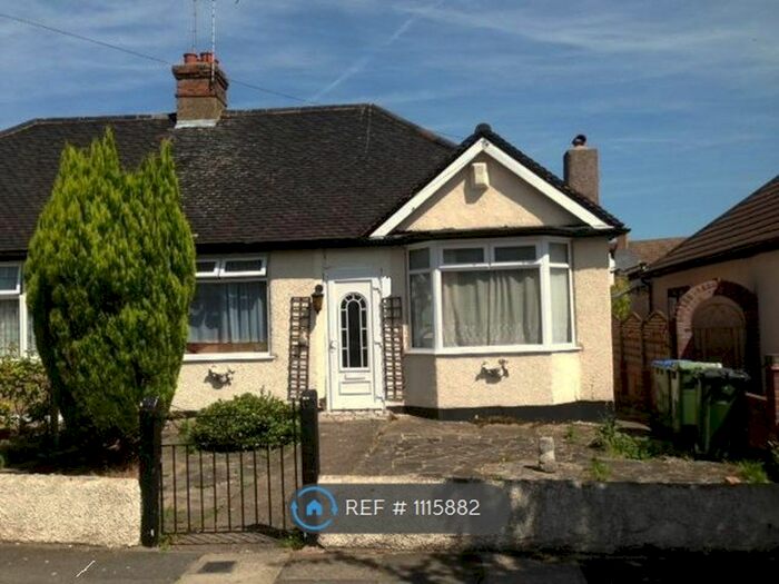 2 Bedroom Bungalow To Rent In Irwin Avenue, London, SE18