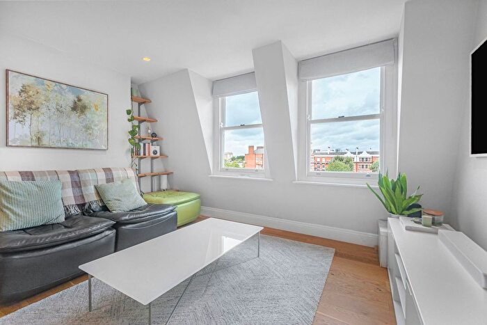 1 Bedroom Flat To Rent In Penywern Road, London, SW5