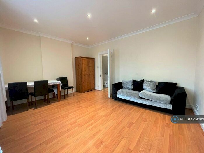 3 Bedroom Flat To Rent In Broadway, Bexleyheath, DA6