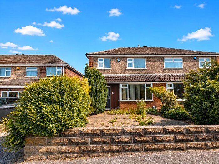 3 Bedroom Semi-Detached House For Sale In Derwent Drive, Huddersfield, HD5