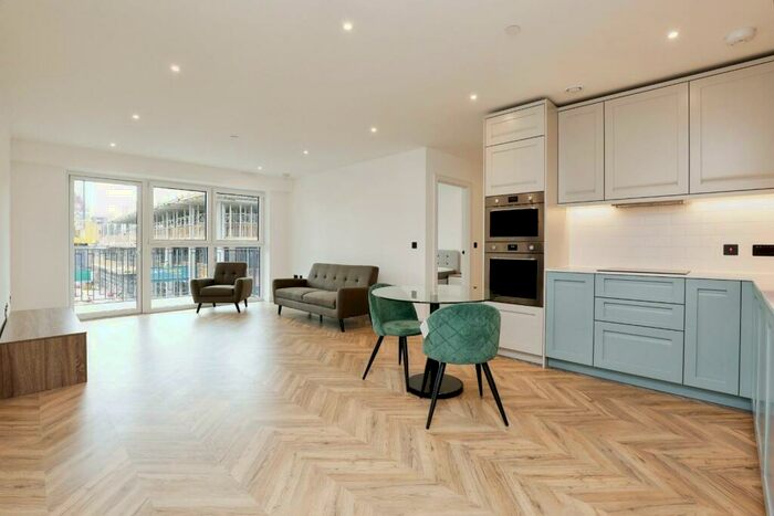 2 Bedroom Flat To Rent In Tryon House, Royal Exchange, Brook Street, KT1