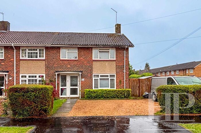 3 Bedroom End Of Terrace House For Sale In Juniper Road, Crawley, RH11