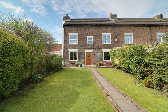 3 Bedroom End Of Terrace House For Sale In Manley Gardens, Brigg, DN20