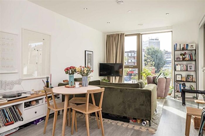 1 Bedroom Flat For Sale In Stockwell Road, Stockwell, SW9