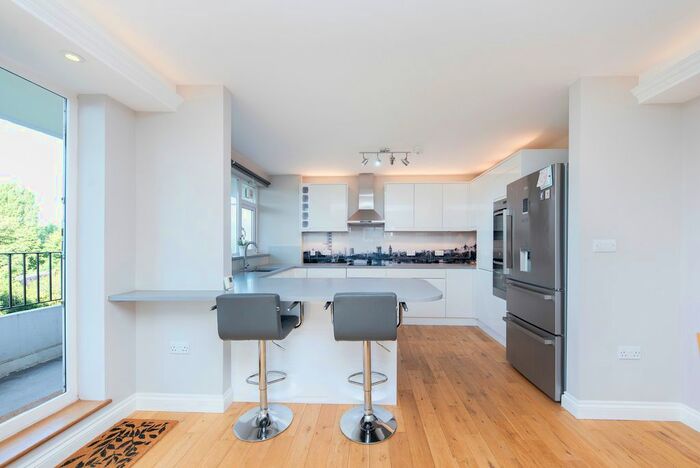 3 Bedroom Flat To Rent In Victoria Drive, London, SW19