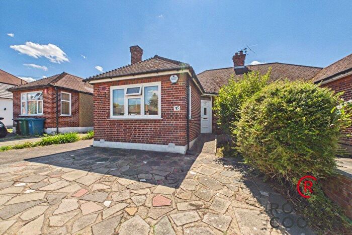 2 Bedroom Bungalow For Sale In Eastern Avenue, Pinner, HA5