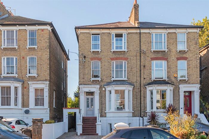 2 Bedroom Flat For Sale In Grosvenor Road, Wanstead, E11