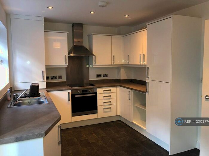 3 Bedroom Semi-Detached House To Rent In Plas Y Coed, Bangor, LL57