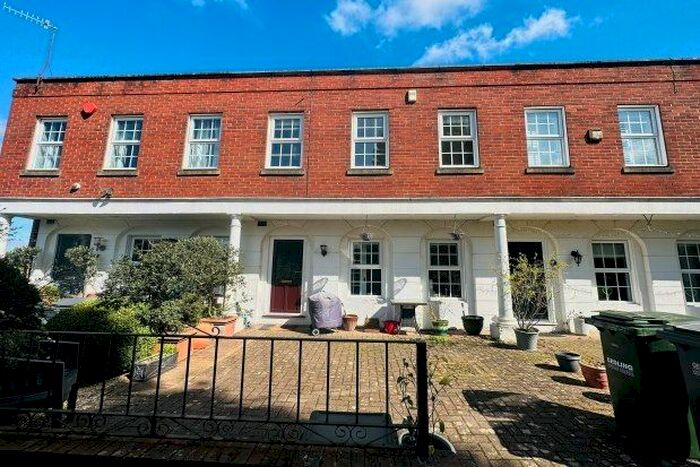 3 Bedroom Town House To Rent In Norfolk Park, Nottingham, NG5