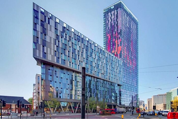 3 Bedroom Flat To Rent In Pinnacle Apartments, Saffron Central Square, Croydon, London, CR0