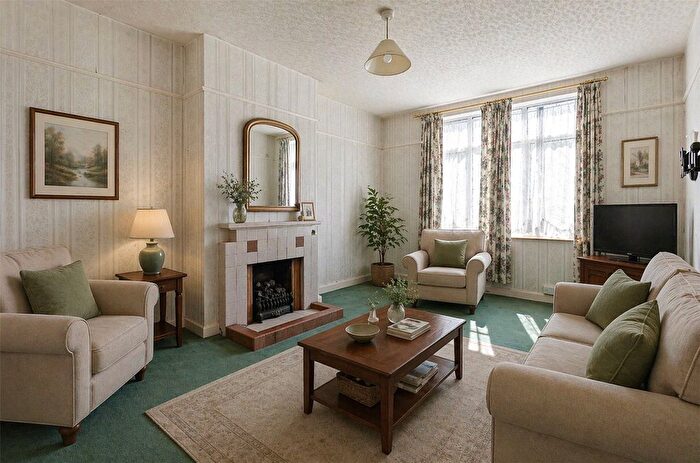 3 Bedroom Detached House For Sale In Topsham Road, London, SW17