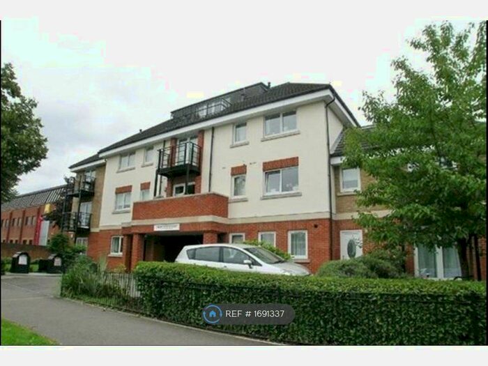 2 Bedroom Flat To Rent In Grantham Court, Kingston Upon Thames, KT2