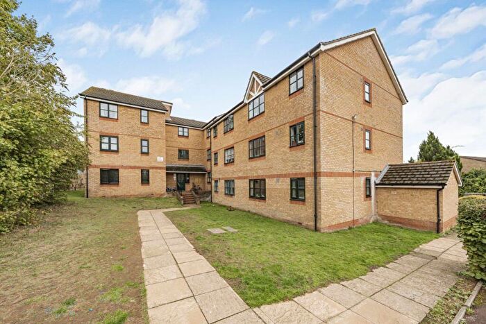 1 Bedroom Flat To Rent In Lovegrove Drive, SL2