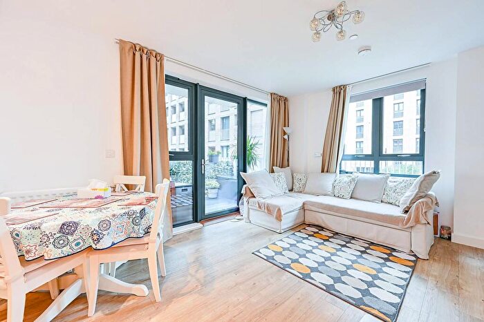 2 Bedroom Flat For Sale In Lakeside Drive, Park Royal, London, NW10
