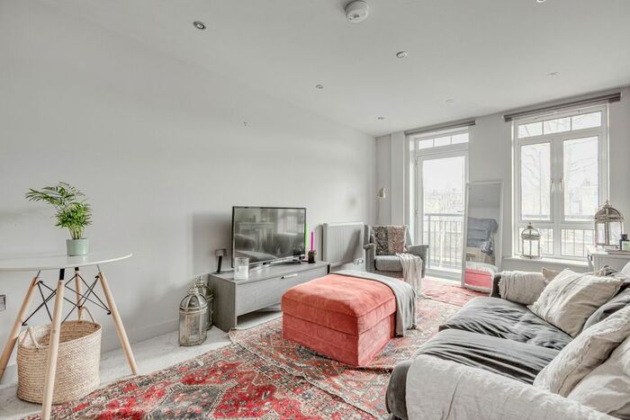 2 Bedroom Flat To Rent In O'connors Court, Kelvedon Road, SW6