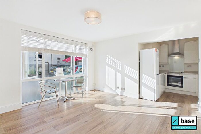 1 Bedroom End Of Terrace House To Rent In Milborne Street, Hackney, E9