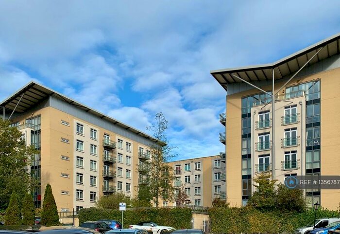 2 Bedroom Flat To Rent In Kenavon Drive, Reading, RG1