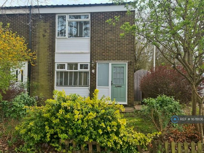 2 Bedroom End Of Terrace House To Rent In Old Castle Walk, Gillingham, ME8