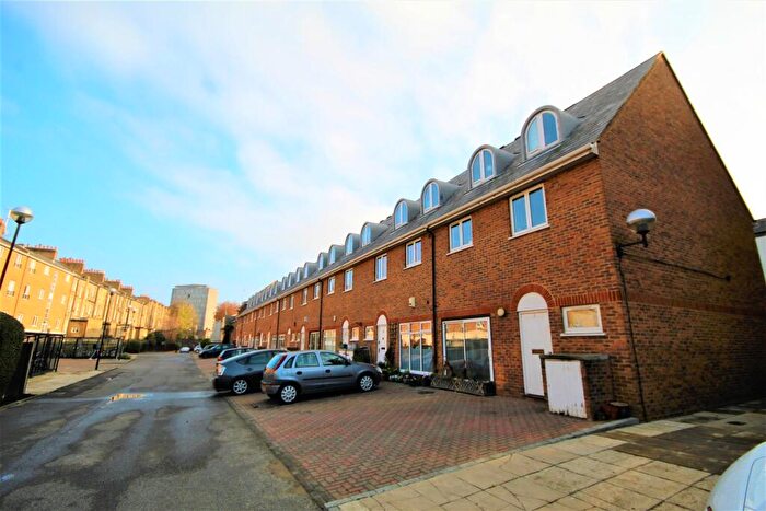 3 Bedroom Maisonette To Rent In Royal Victor Place, Victoria Park, E3