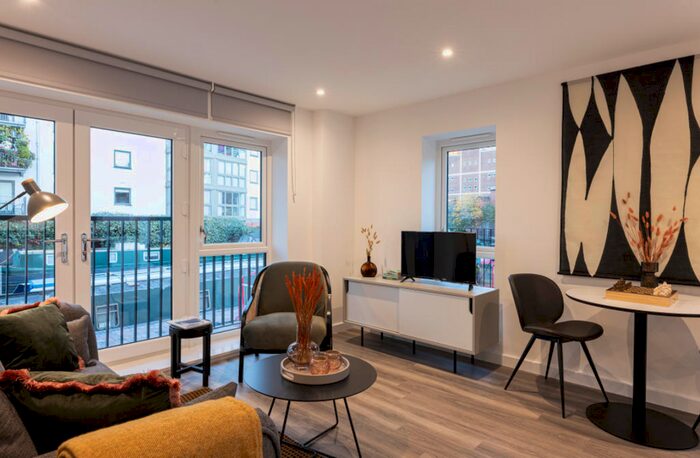 2 Bedroom Flat To Rent In Lodge Road, Croydon, Surrey, CR0