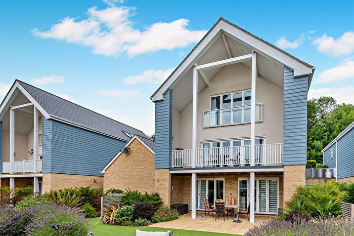 4 Bedroom Detached House For Sale In Waters Edge, Wansford, Peterborough, PE8
