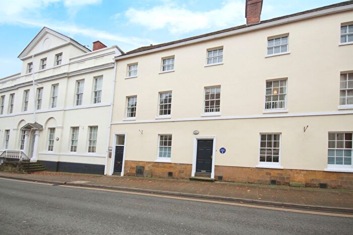 2 Bedroom Flat For Sale In Neville Court, Warwick, CV34