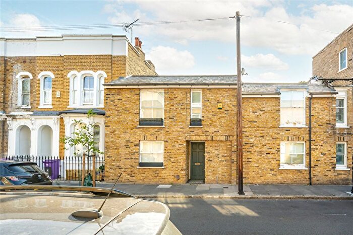 1 Bedroom Detached House For Sale In Alloway Road, Mile End, London, E3