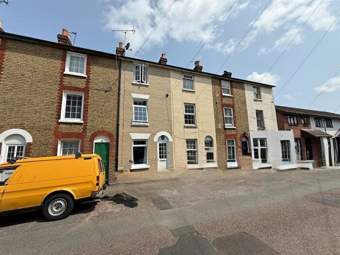 3 Bedroom Terraced House For Sale In York Street, Cowes, PO31