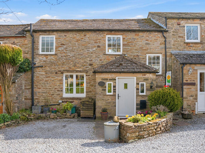 2 Bedroom Cottage For Sale In The Old Joiners Shop, Carlton, DL8