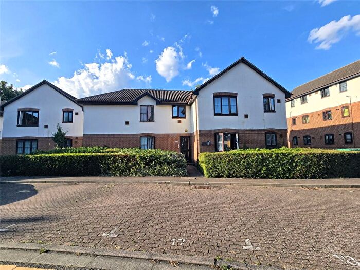 1 Bedroom Flat For Sale In David Close, Harlington, Greater London, UB3
