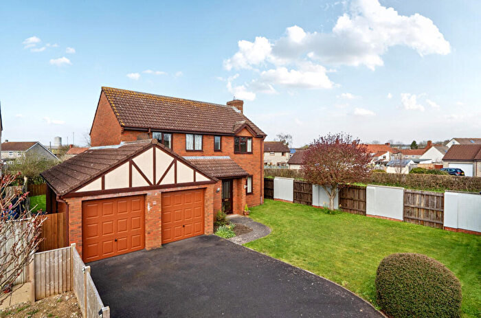 4 Bedroom Detached House For Sale In Fox Road, Street, BA16