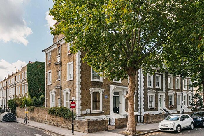 3 Bedroom Flat To Rent In King Edward's Road, London, E9