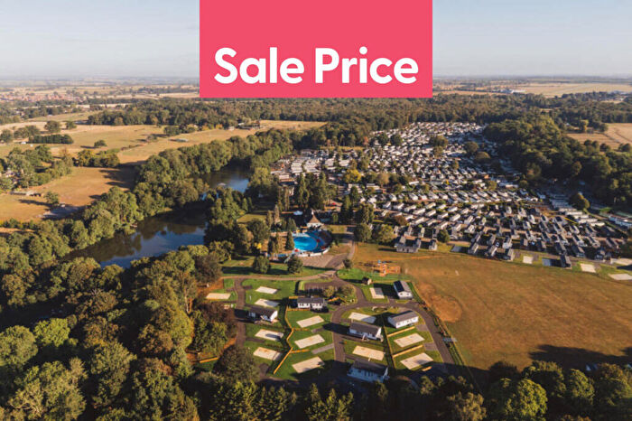 2 Bedroom Park Home For Sale In Northampton, Northamptonshire, NN6