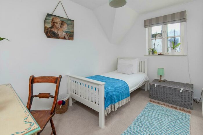 3 Bedroom End Of Terrace House For Sale In Old Forge Close, Bledington, OX7