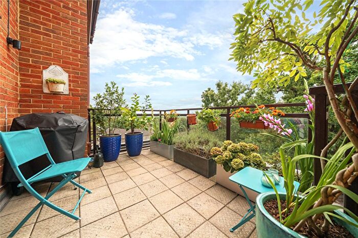 2 Bedroom Flat For Sale In Oaklands Road, Bromley, BR1