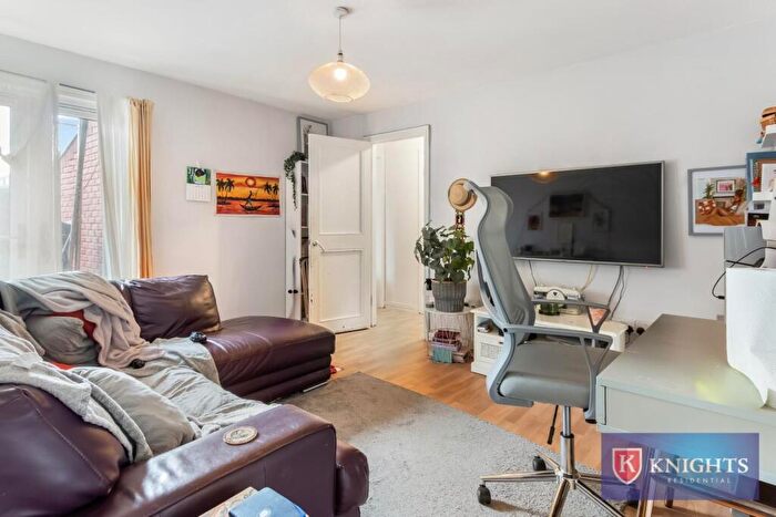1 Bedroom Maisonette For Sale In Statham Grove, London, N18