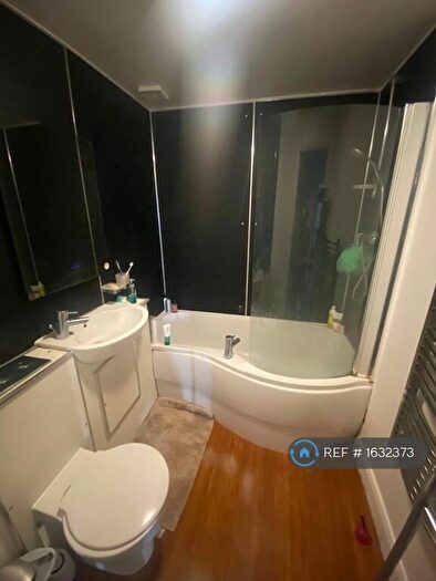 1 Bedroom Flat To Rent In Cabot Court, Bristol, BS2