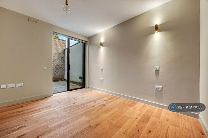1 Bedroom Flat To Rent In Spire Mews, London, N4