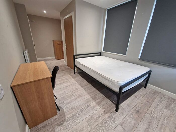 Studio To Rent In Colonnade House, Sunbridge Road, Bradford, West Yorkshire, Bq, Uk, BD1