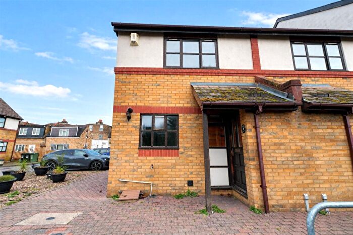 2 Bedroom End Of Terrace House For Sale In Burleigh Walk, London, SE6